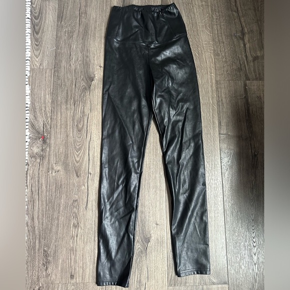 Aritzia Wilfred Free Vegan Leather Leggings - Picture 2 of 4